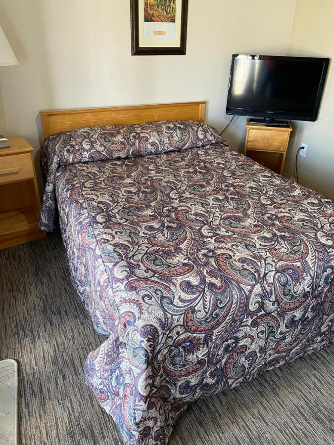 North Adventure Inn Cochrane Eksteriør bilde