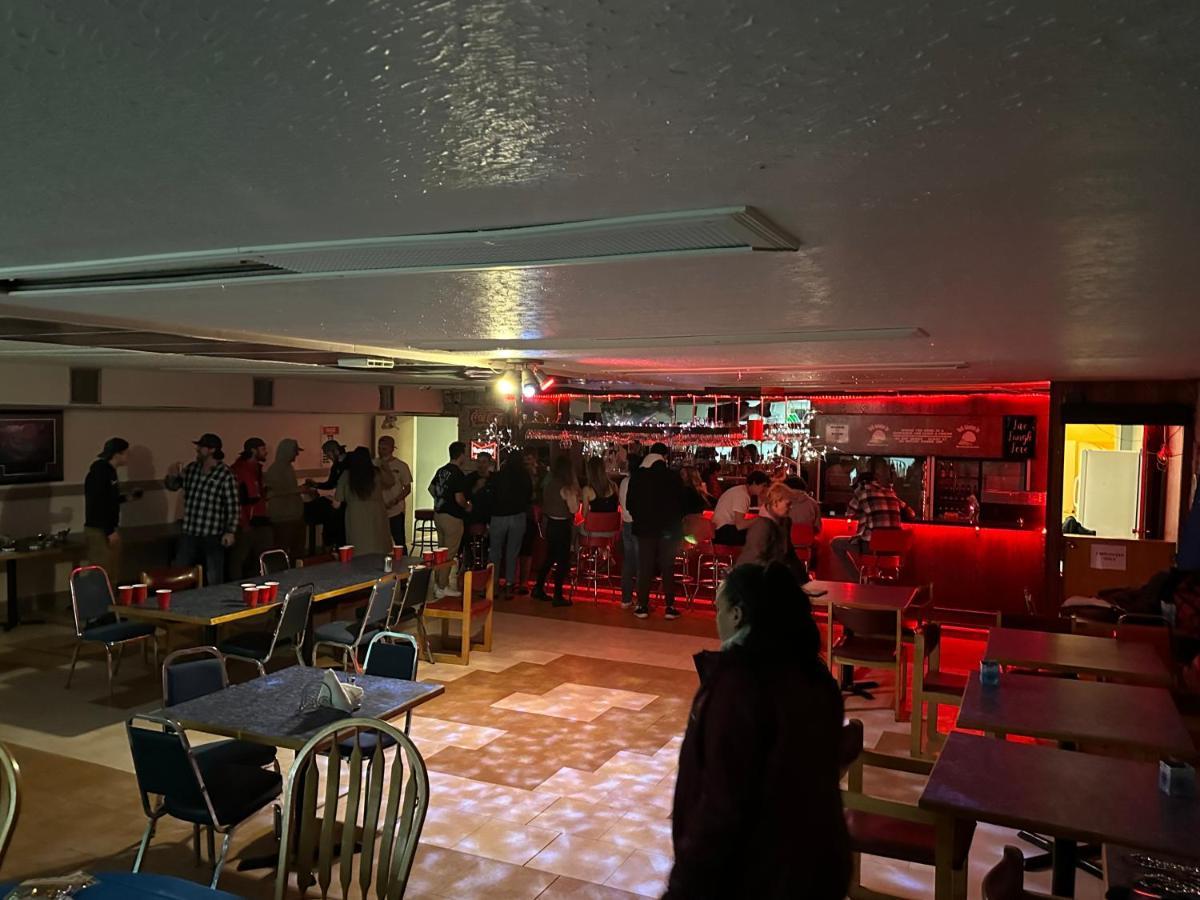 North Adventure Inn Cochrane Eksteriør bilde