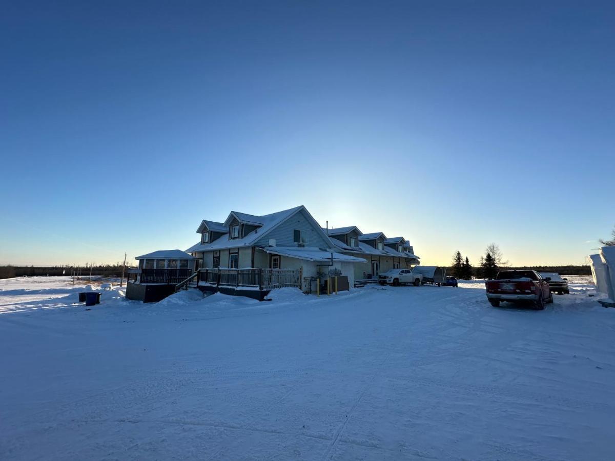 North Adventure Inn Cochrane Eksteriør bilde
