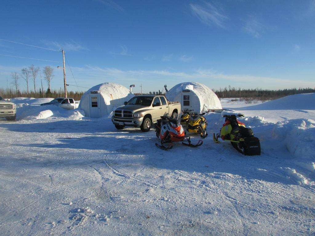 North Adventure Inn Cochrane Eksteriør bilde