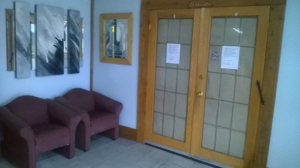 North Adventure Inn Cochrane Eksteriør bilde